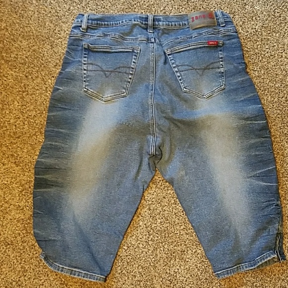 Jean's - Picture 2 of 4